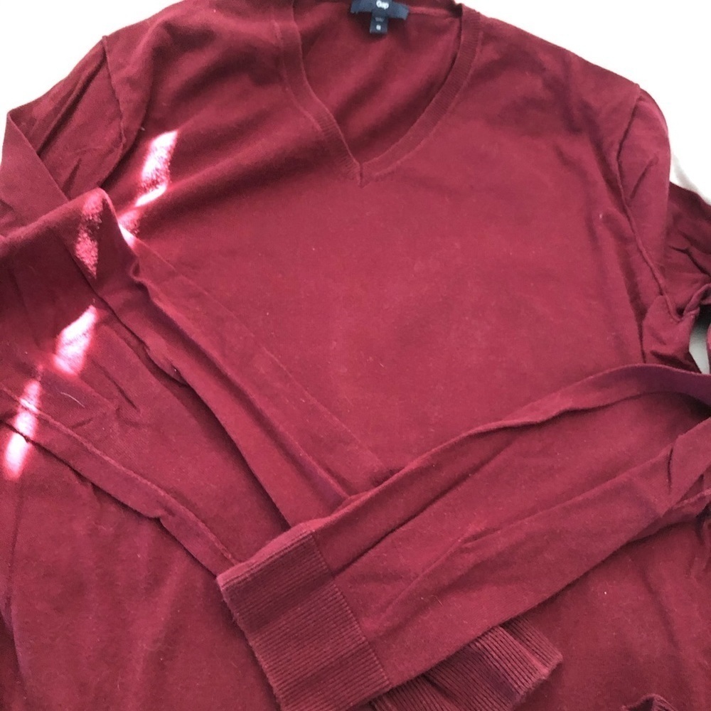 Gap Lightweight V-Neck Sweater - Picture 3 of 3